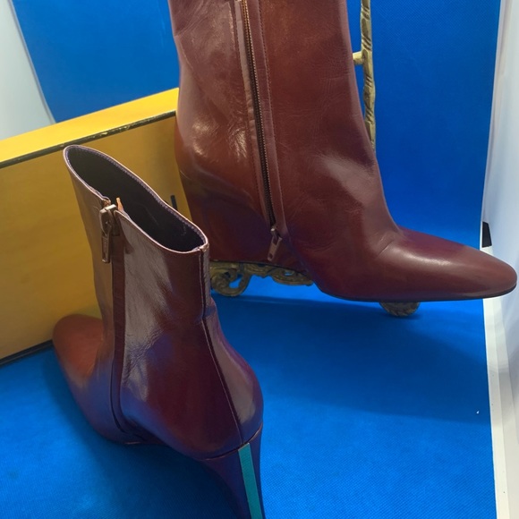 Gorgeous Authentic Fendi leather reddish brown wedge booties gold stripe - Picture 4 of 16